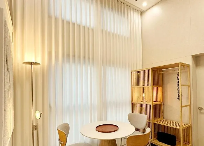 Open Sale Luxury Stay In Hongik Univ Station 3Mins 7Ppl Group Family Trip Luggage Storage