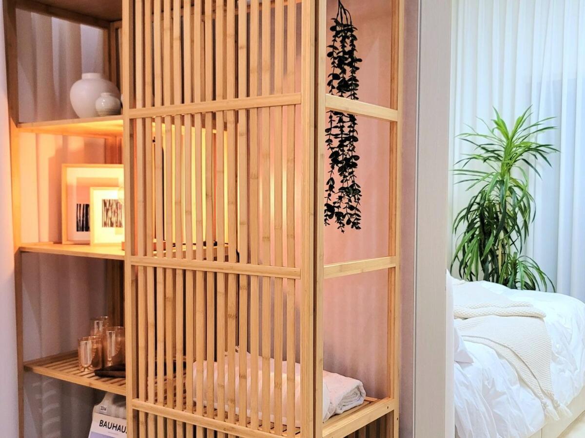 Open Sale Luxury In Hongik Univ Station 3mins 7ppl Group Family Trip Luggage Storage *