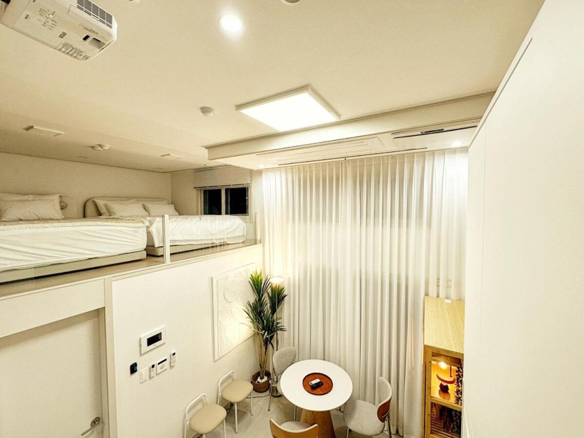 Open Sale Luxury In Hongik Univ Station 3mins 7ppl Group Family Trip Luggage Storage Seoul