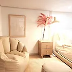 Open Sale Luxury Stay In Hongik Univ Station 3Mins 7Ppl Group Family Trip Luggage Storage