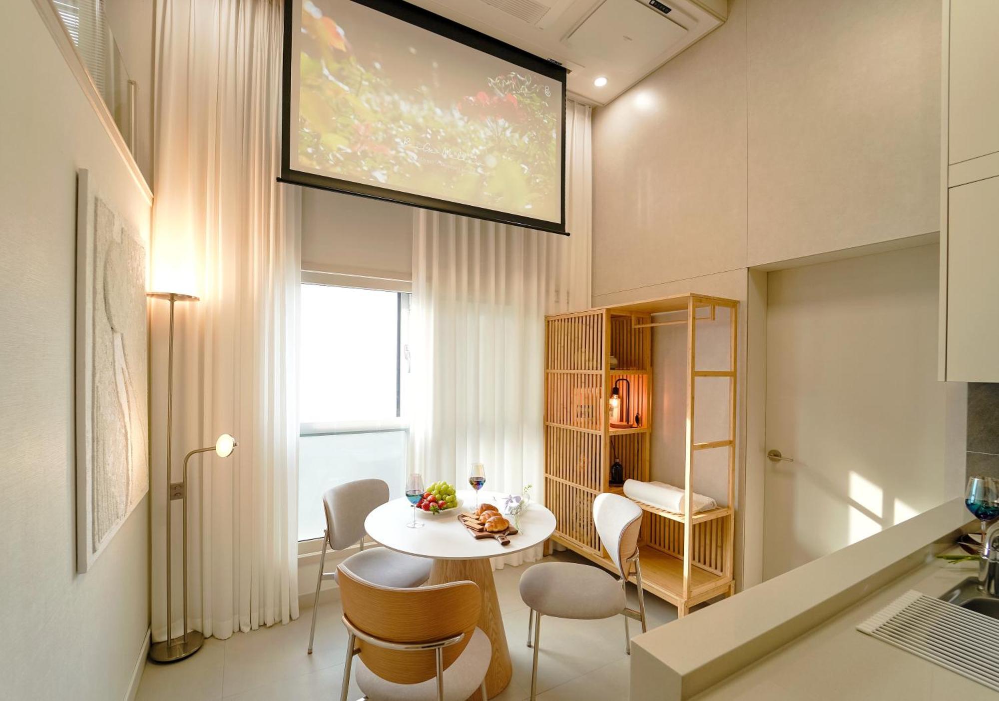 Open Sale Luxury In Hongik Univ Station 3mins 7ppl Group Family Trip Luggage Storage Apartment *