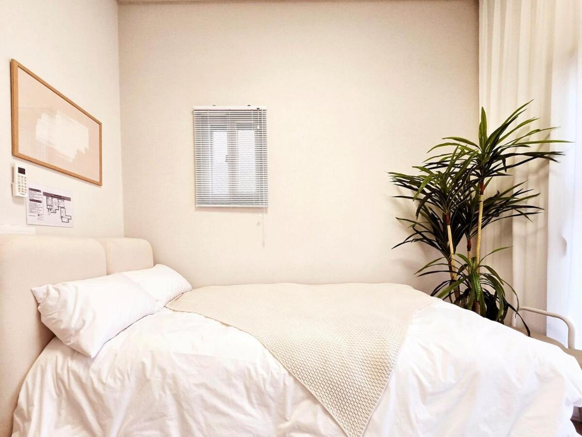 Open Sale Luxury In Hongik Univ Station 3mins 7ppl Group Family Trip Luggage Storage Apartment *