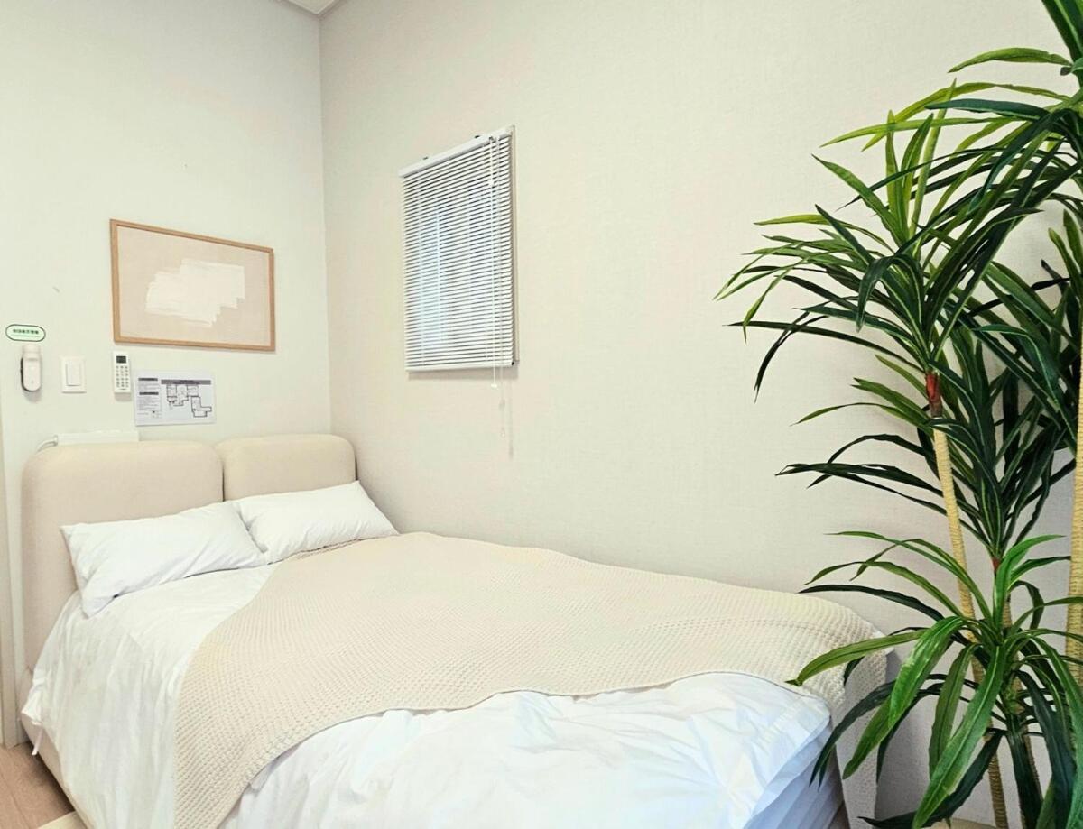 Open Sale Luxury In Hongik Univ Station 3mins 7ppl Group Family Trip Luggage Storage Seoul