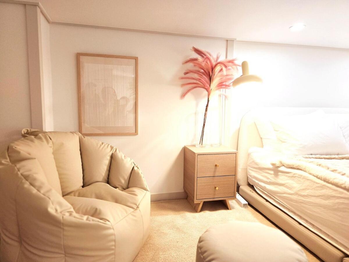 Apartment Open Sale Luxury In Hongik Univ Station 3mins 7ppl Group Family Trip Luggage Storage
