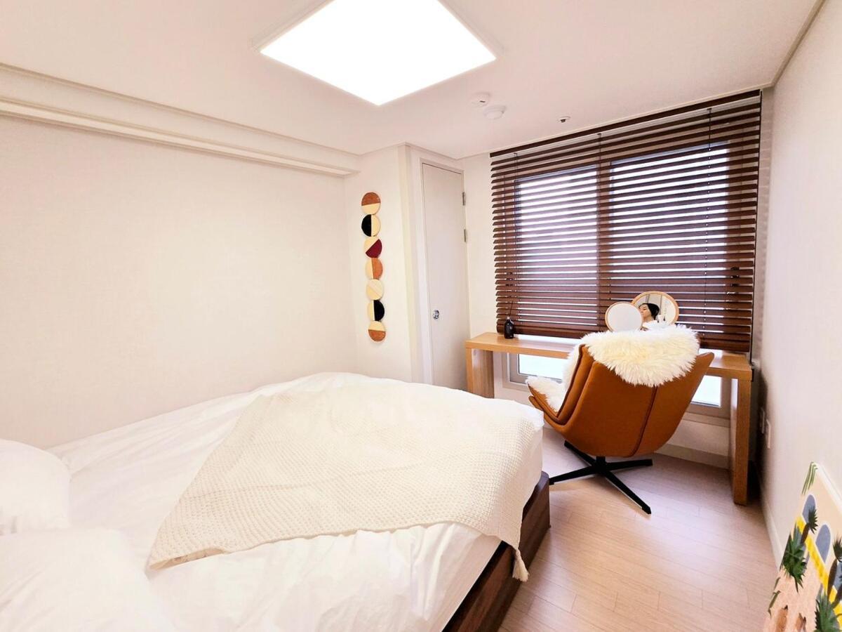 Open Sale Luxury In Hongik Univ Station 3mins 7ppl Group Family Trip Luggage Storage Apartment
