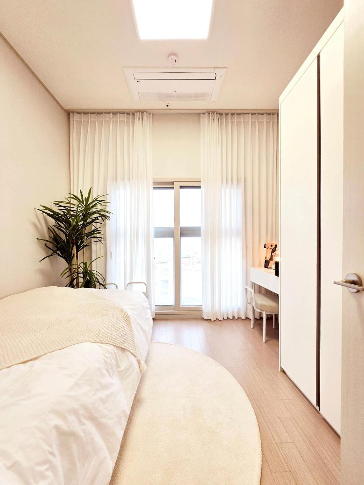 Open Sale Luxury In Hongik Univ Station 3mins 7ppl Group Family Trip Luggage Storage Apartment *