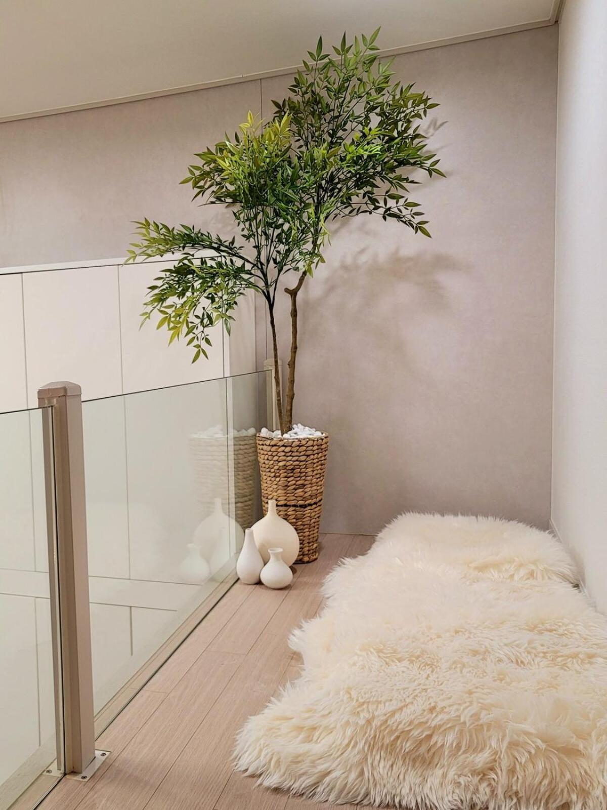 Open Sale Luxury In Hongik Univ Station 3mins 7ppl Group Family Trip Luggage Storage * Seoul