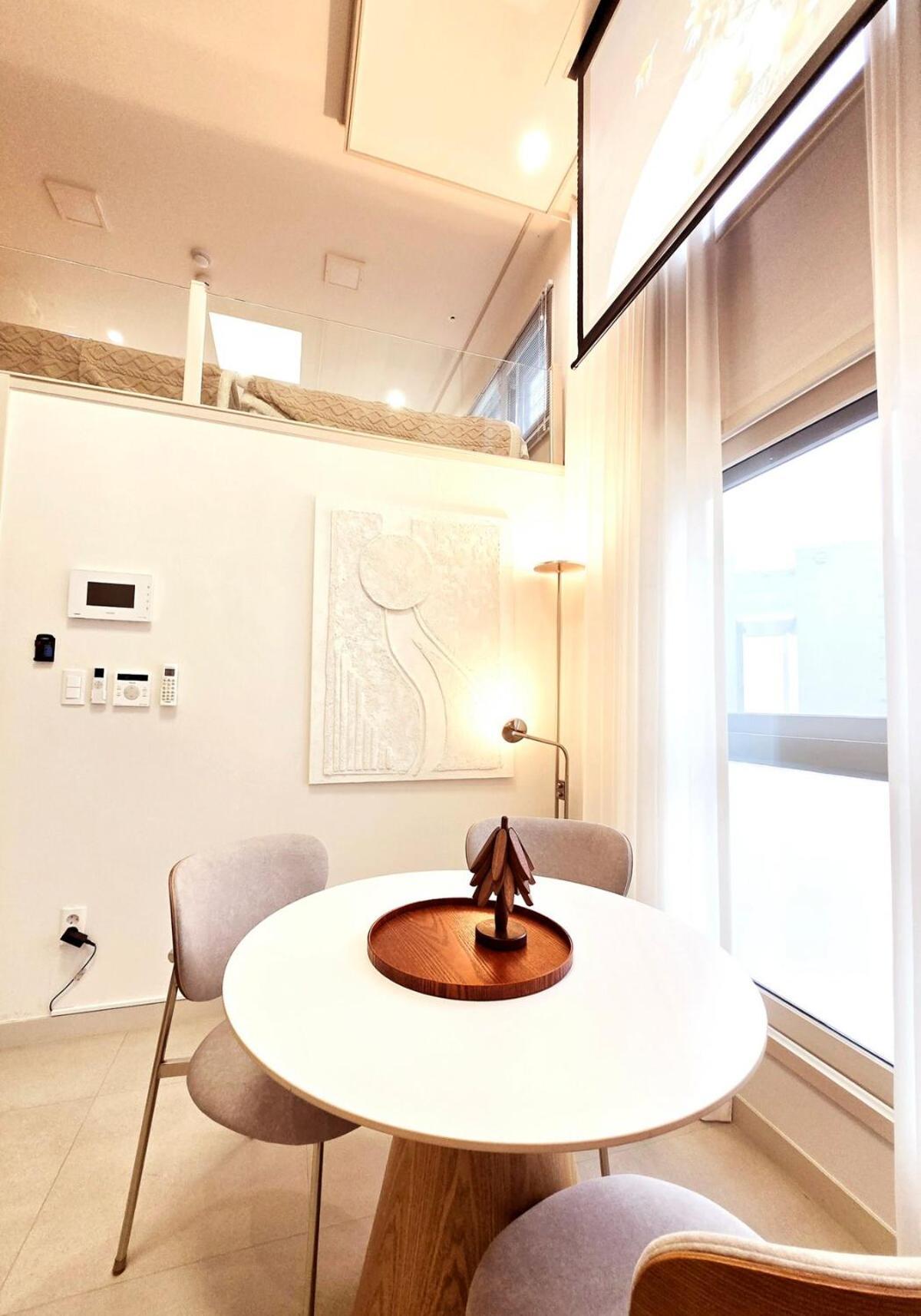 Open Sale Luxury In Hongik Univ Station 3mins 7ppl Group Family Trip Luggage Storage Apartment *