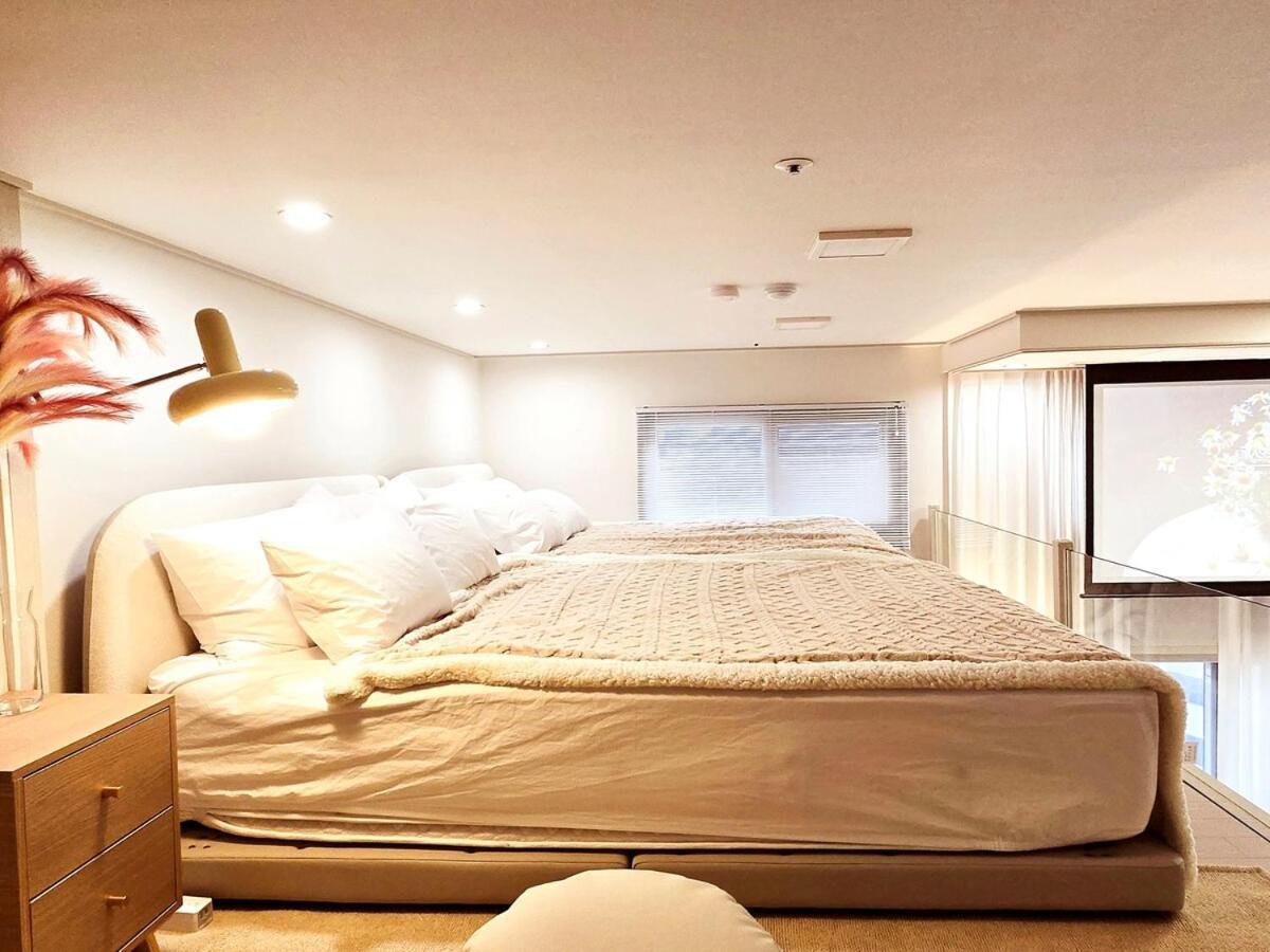 Apartment Open Sale Luxury In Hongik Univ Station 3mins 7ppl Group Family Trip Luggage Storage *