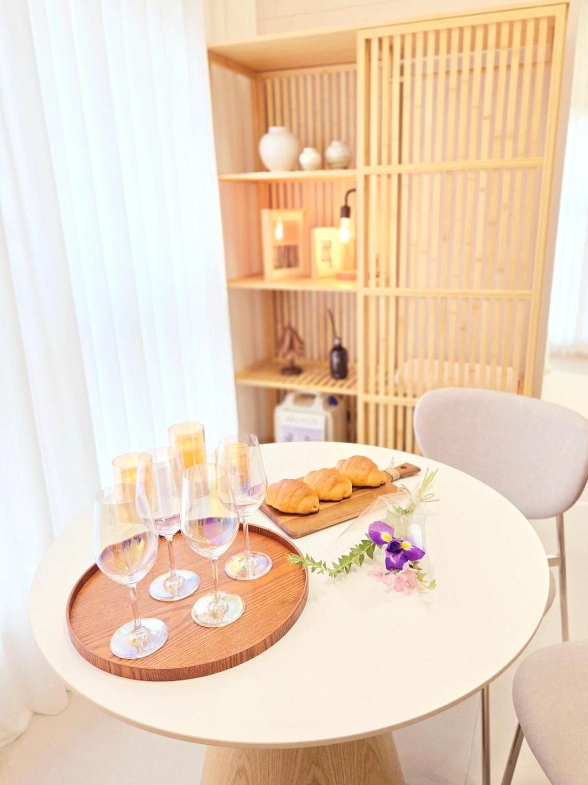 Apartment Open Sale Luxury In Hongik Univ Station 3mins 7ppl Group Family Trip Luggage Storage *