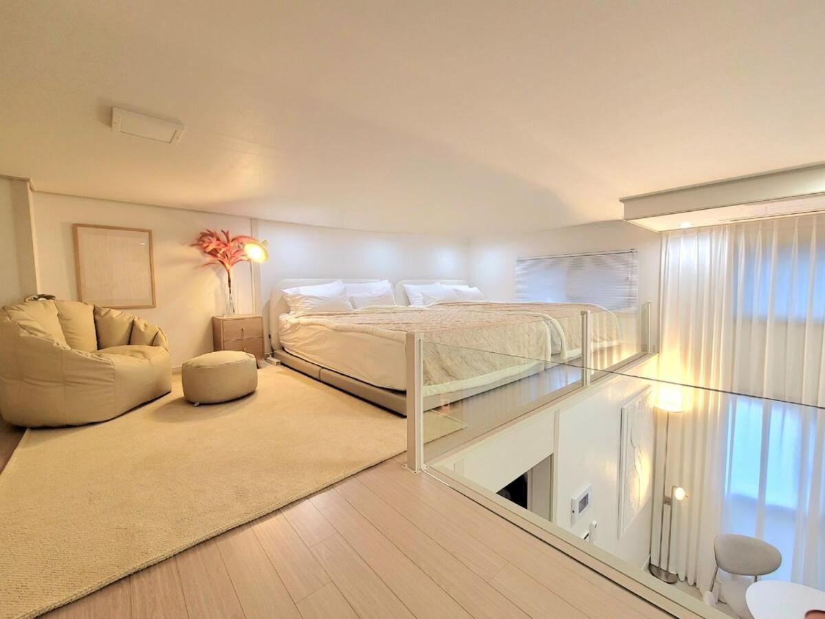 Open Sale Luxury In Hongik Univ Station 3mins 7ppl Group Family Trip Luggage Storage Apartment Seoul