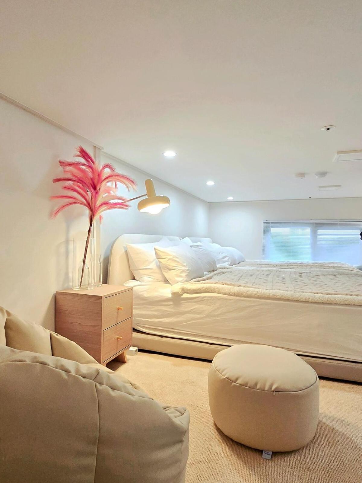 Apartment Open Sale Luxury In Hongik Univ Station 3mins 7ppl Group Family Trip Luggage Storage
